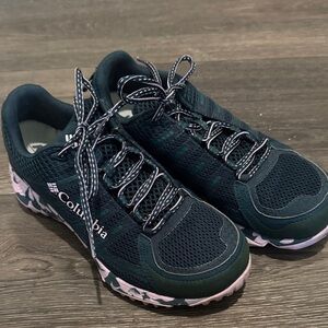 Columbia Women's Dark Trail Sneakers with Pink Highlights